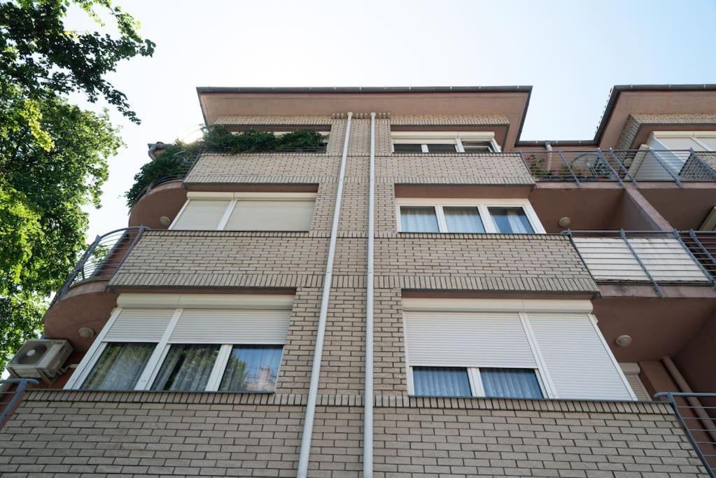Ap. With Free Parking Near Budapestcongress Centre Appartement Buitenkant foto